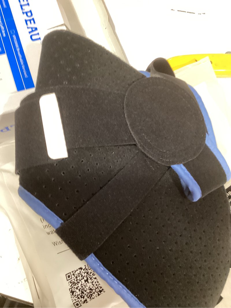 Condition photo showing Good Condition for Velpeau Arm Sling Shoulder Immobilizer for Women and Men, fit Left or Right Arm - Rotator Cuff Support Brace - Medical Sling for Shoulder, Clavicle, Elbow Injury (Comfort type, Large: Bust 33.5?-41?) Large (Pack of 1) Comfort Version