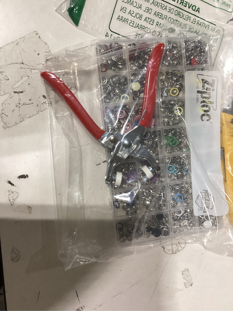 Condition photo showing Good Condition for 200 Sets Snap Button Kit with 10 Colors,Metal Snaps Buttons with Metal Pliers and Fastener Parts,Multicolor Press Tool Kit Perfect for DIY Clothing and Crafts(9.5mm)