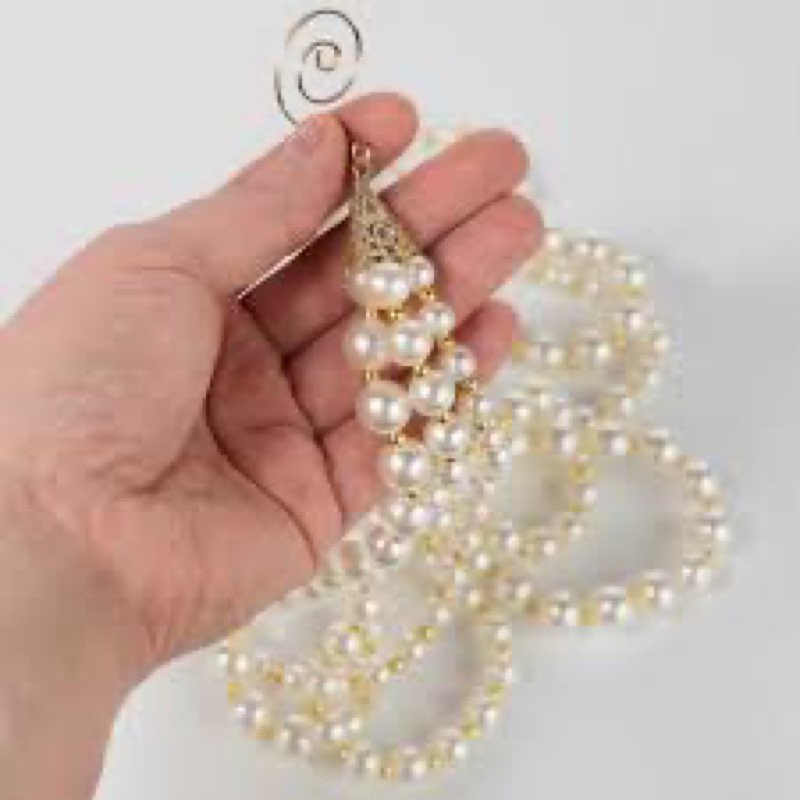 White pearl garland 