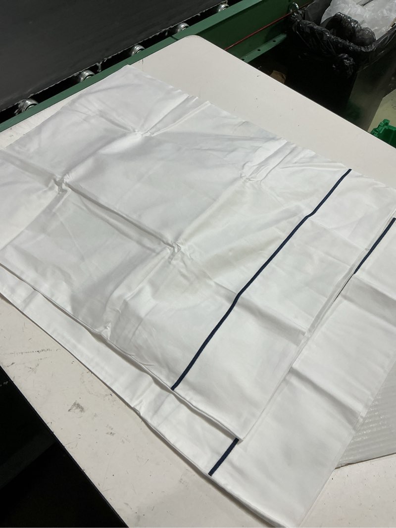 Condition photo showing Good Condition for quince classic organic percale pillow case standard white/navy set of 2