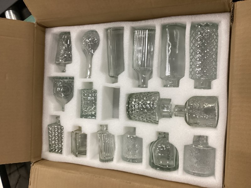 Condition photo showing Good Condition for Arme Glass Bud Vase Set of 32 Pcs?Small Glass Vases for Flowers?Clear Bud Vases in Bulk?Vintage Vases for Centerpieces?Small Glass Bud Vase for Rustic Wedding Decorations?Home Table Flower Décor Clear-32pcs 32 Pcs