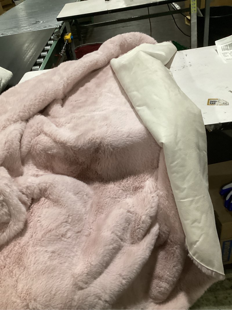 Condition photo showing Good Condition for fjzfing pink round rug ultra-soft plush similar  to  modern 4x4 circle area rug for kid's bedroom, fluffy shag circular rug for nursery room, non-slip home decor cute pink carpet for teen's room 4x4 feet pink