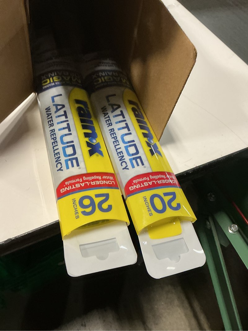 Condition photo showing New/Like New for rain-x 810197 latitude 2-in-1 water repellent wiper blades, 26" and 20" windshield wipers (pack of 2), automotive replacement windshield wiper blades with patented rain-x water repellency formula 26" and 20" latitude