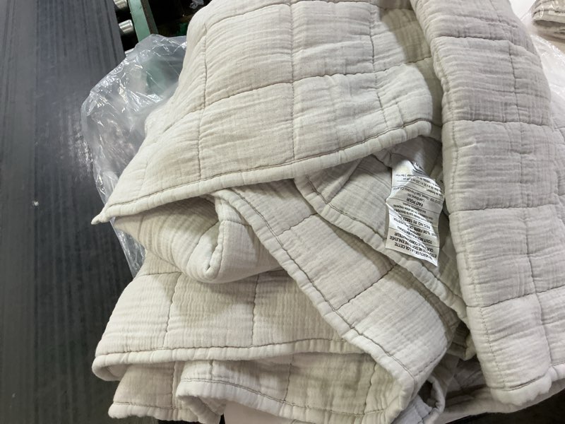 Condition photo showing Good Condition for european linen box quilt, full/queen, light grey
