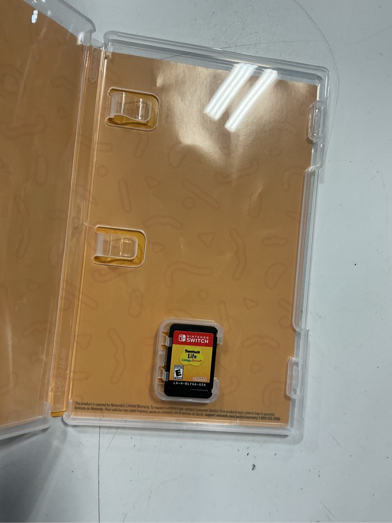 Condition photo showing New/Like New for tomodachi life living the dream - nintendo switch
