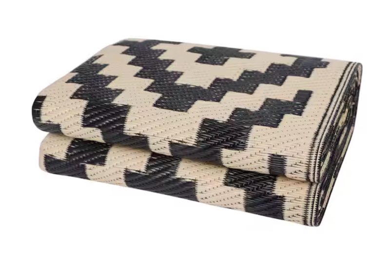 5 ft. x 8 ft. waterproof reversible outdoor rug for backyard, black and beige