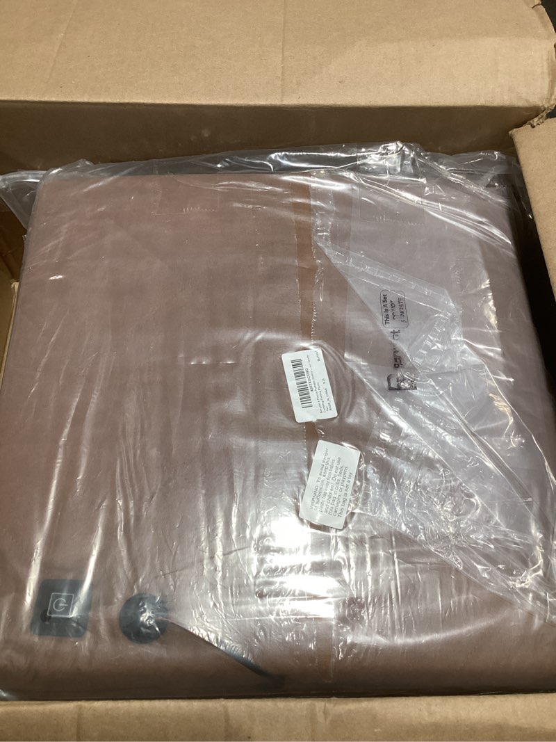 Condition photo showing New/Like New for Barydat 4 Pieces Portable Heated Seat Cushion 3 Mode Adjustable Folding Heated Camping Chair Cushion USB Powered Back Heated Chair Pad with Pocket for Winter Outdoor Sports Camping Fishing Picnic