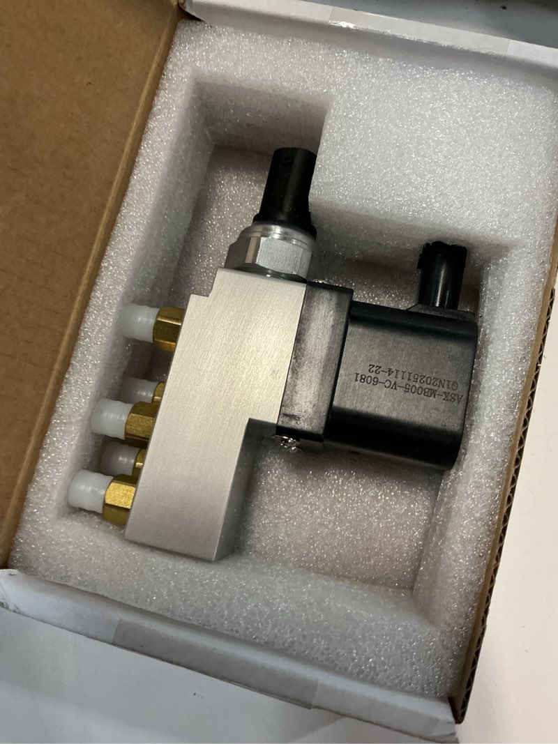 Condition photo showing As Is for 2113200158 air suspension solenoid valve block for mercedes cls500 cls550 e320 e350 e500 e55 e550 e63 amg w211 w219 part# a2113200158