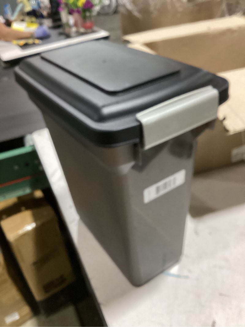Condition photo showing Good Condition for small storage container dog or cat food container