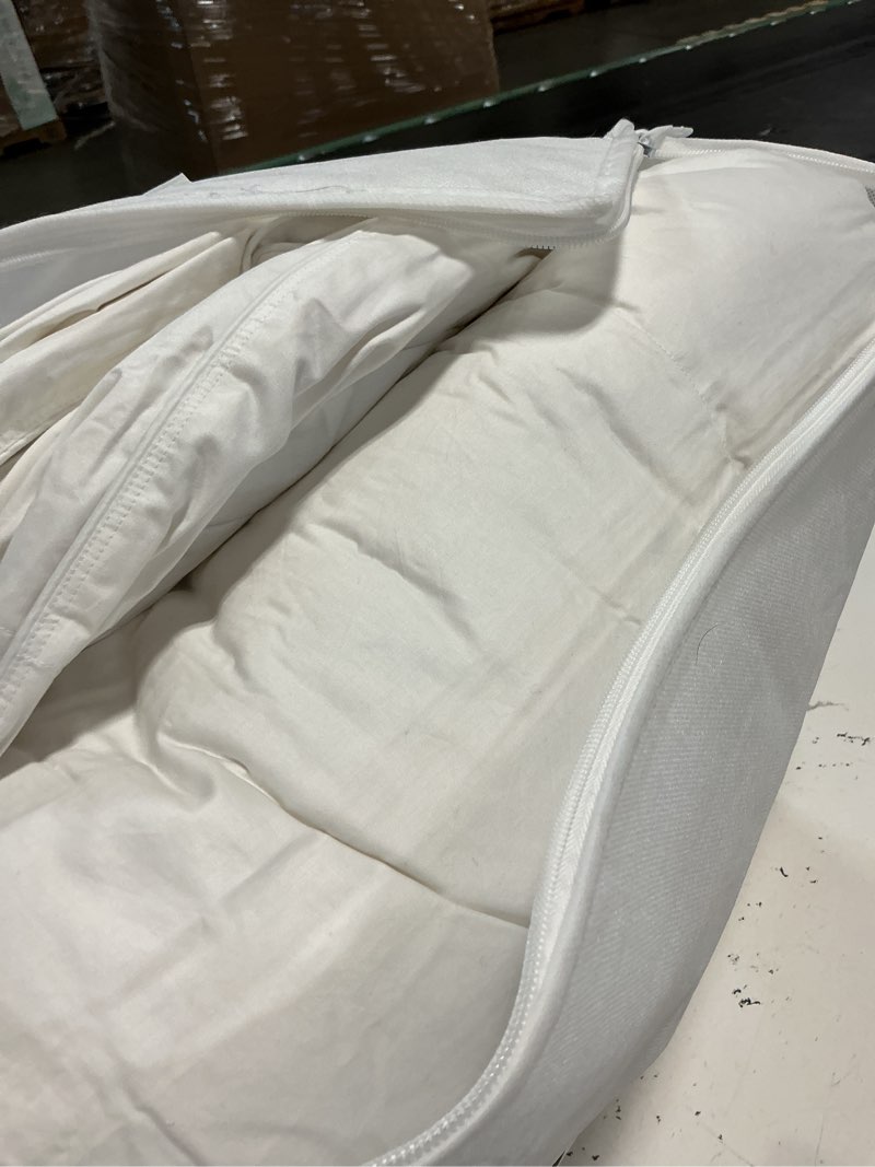 Condition photo showing Good Condition for premium down comforter, king/cal king, down
