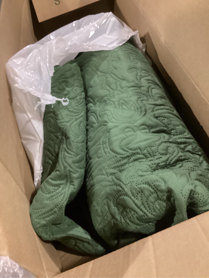 Condition photo showing Good Condition for wdcozy queen size quilts bedding , lightweight soft bedspread coverlet, quilted blanket thin comforter bed cover for all season,  , moss green moss green queen