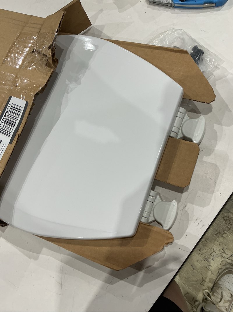 Condition photo showing Good Condition for bemis 500ec 390 toilet seat with easy clean & change hinges, 1 pack round, cotton white | durable enameled wood resists chipping & scratching, fits all standard round toilets, made in usa, 500ec 390 round minimalist