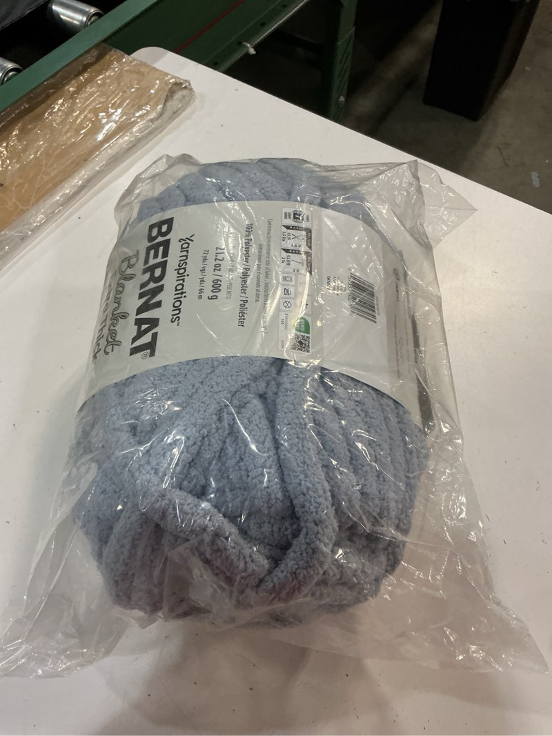 Condition photo showing Good Condition for bernat blanket extra thick 600g-fog blue