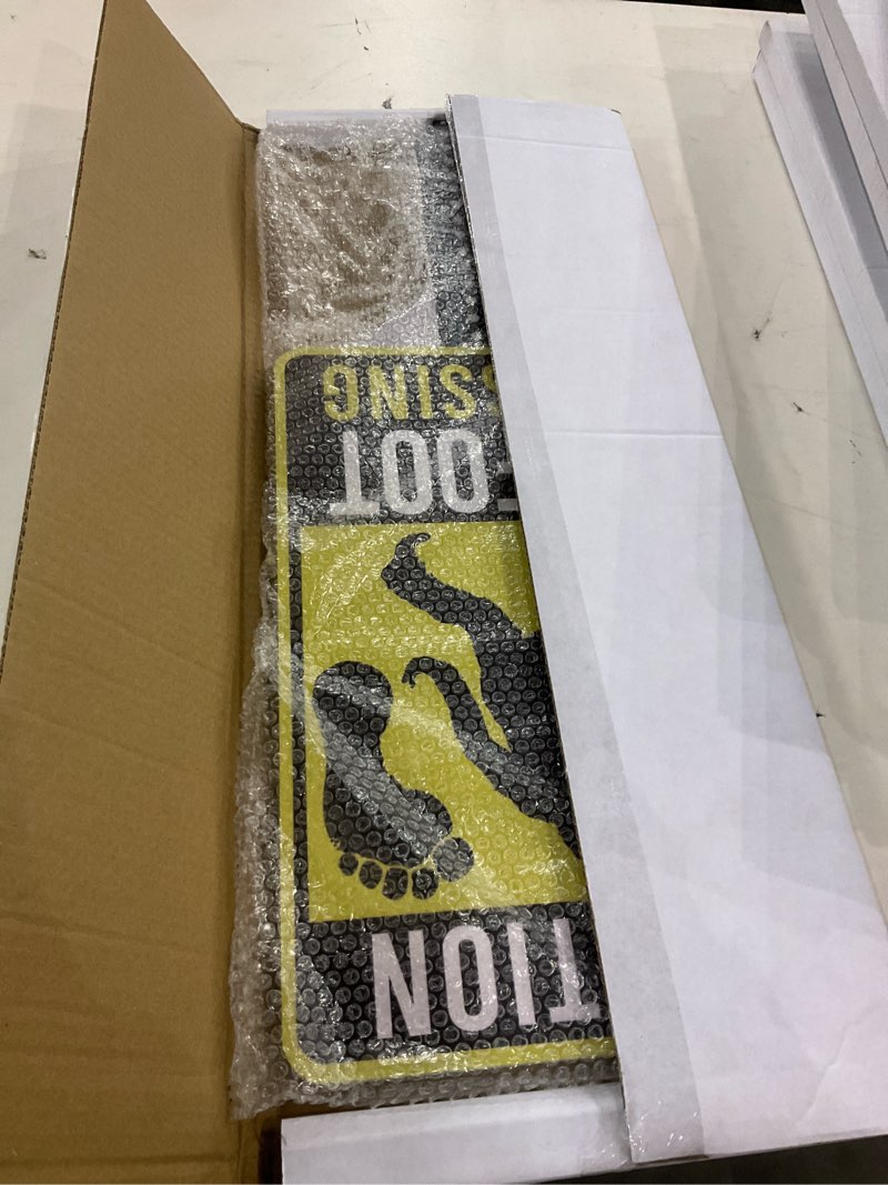 Spoontiques Big Foot Yard Sign - Garden Décor - Decorative Sign for Lawn and Yard - Multicolored