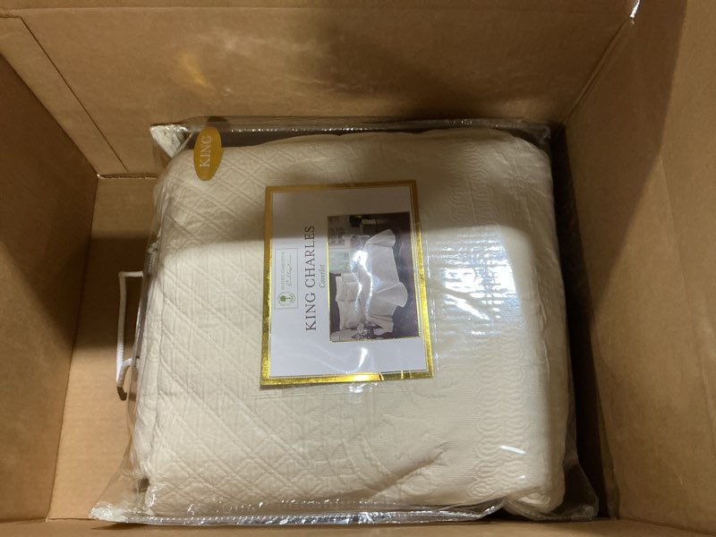 Condition photo showing Good Condition for King Charles Modern Farmhouse Floral Matelasse Coverlet, 100% Cotton Breathable Bedding, King/CalKing, Ivory Coverlet Ivory King/Cal King