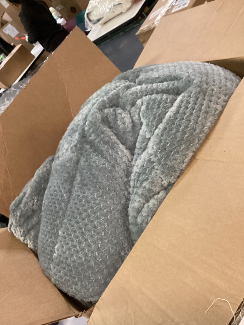 Condition photo showing As Is for KASENTEX Super Ultra Soft Luxury Plush Sherpa Comforter, Cozy Reversible Faux Fur Machine Washable Bedding, Grey Blue, Twin/Twin XL Size Grey Blue Twin/Twin XL