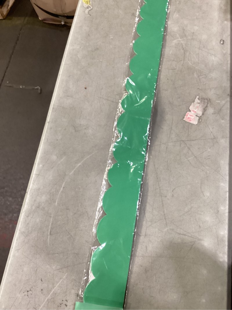 Jade green scalloped border 39’