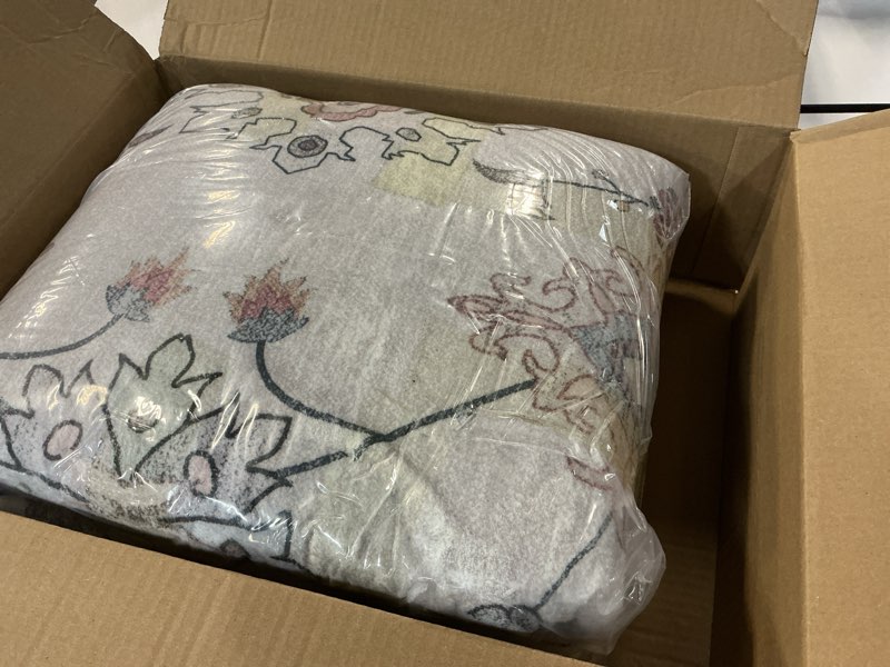 Condition photo showing Good Condition for Floral Rug for Living Room Bedroom, 6x9 Washable Rug, Vintage Boho Area Rug, Large Non Slip Low Pile Wool Carpet for Indoor Dining Room,Girls Room,Nursery Room and Kids Room(Grey 6x9ft) Grey 6' x 9' (Rectangular)