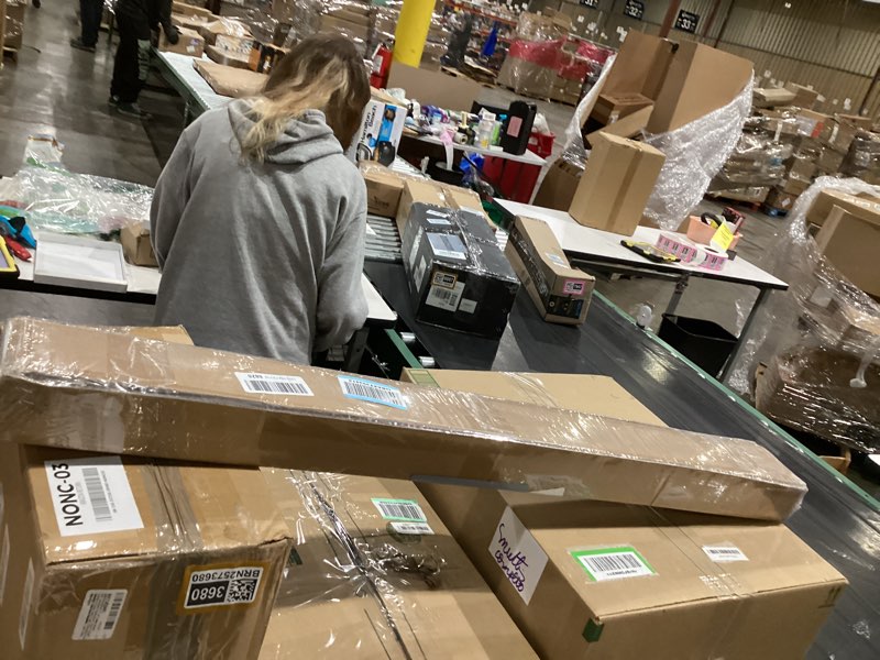 Condition photo showing New/Like New for EaseLife 6.6 FT Heavy Duty Sliding Barn Door Hardware Track Kit,Straight Pulley,Slide Smoothly Quietly,Easy Install (6.6FT Track Kit for 36"~40" Wide Single Door) 6.6FT- Single door kit