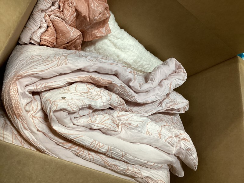 Condition photo showing Good Condition for chezmoi collection katrina 6-piece floral comforter set queen size, white/coral, soft jacquard textured lightweight bedding for all season (1 comforter, 4 pillow shams, 1 cushion) queen white/coral