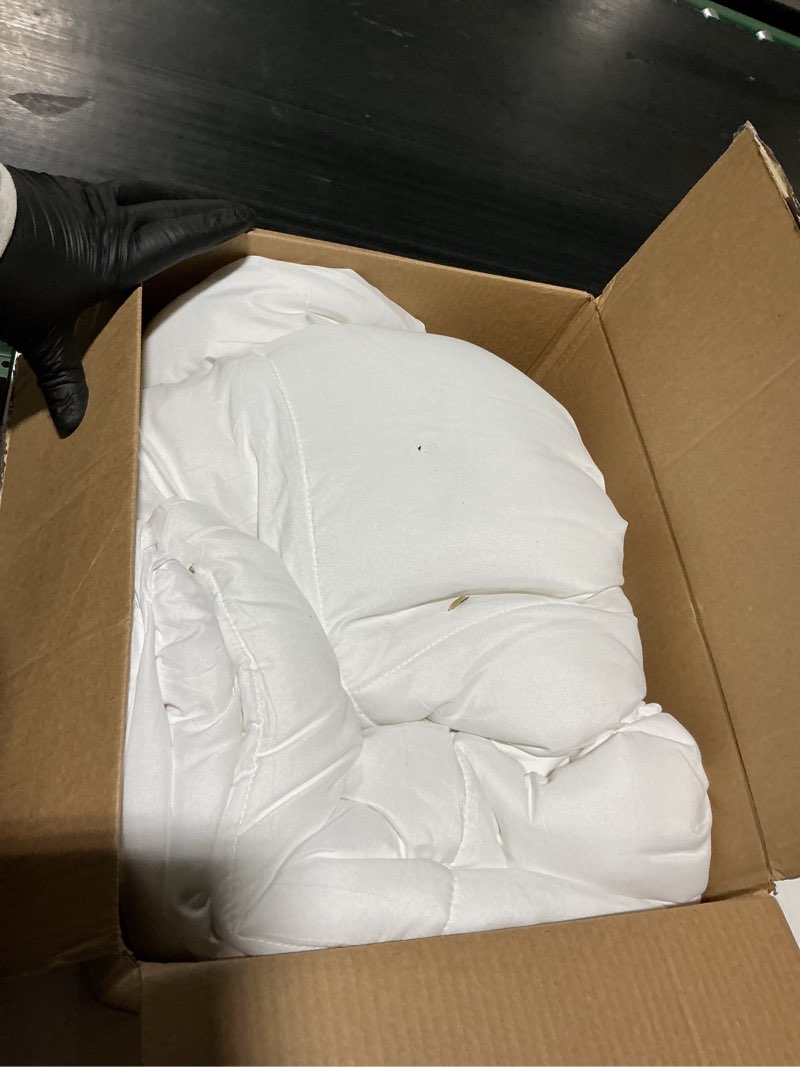 Condition photo showing Good Condition for DOWNCOOL Comforters King Size, Duvet Insert,White All Season Duvet, Lightweight Quilt, Down Alternative Hotel Comforter(White, King 102x90 Inches) Lightweight Comforter King White