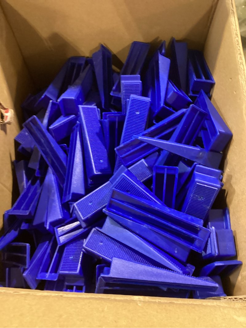 Condition photo showing Good Condition for barwalt plastic wedge tile spacer and leveling system 500 -pack