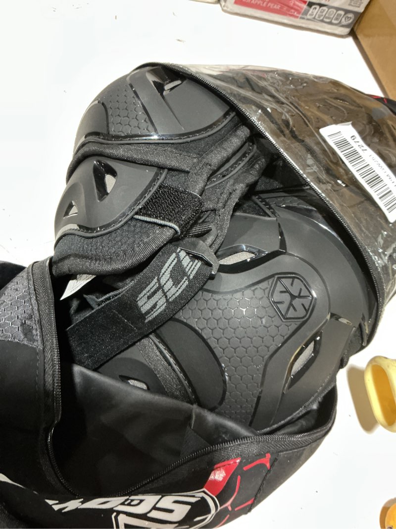 Condition photo showing Good Condition for scoyco motorcycle knee pads for men - ce level 1 motocross knee and elbow guards protective gear armor with 45°-180° knee flexibility design adjustable elastic band one size 4