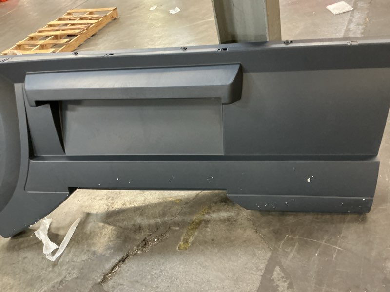 Condition photo showing Good Condition for qsc front step fairing panel right passenger side for volvo truck vnl 2004-2017