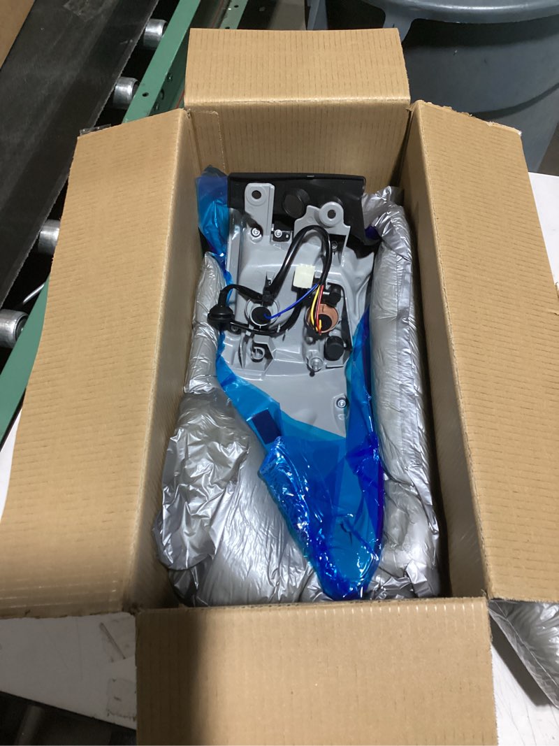 Condition photo showing New/Like New for huray left outer tail light for toyota highlander 2014-2016 driver side taillight lamp assembly replacement for to2804120 815600e100 lh(driver side) outer