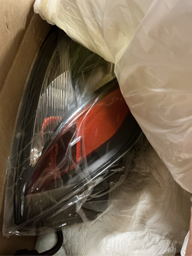 Condition photo showing Good Condition for right halogen headlights fit for freightliner cascadia 2018-2024,replacement headlamp dot and sae approved