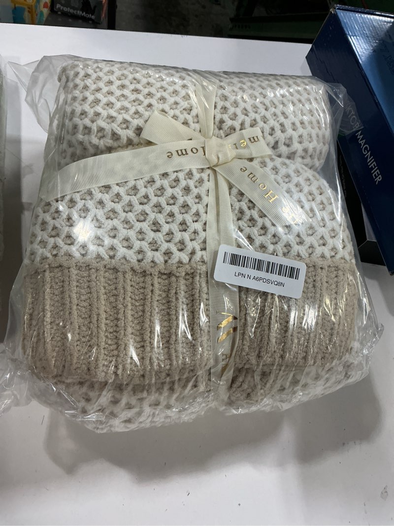 Condition photo showing New/Like New for Amélie Home Honeycomb Knit Throw Blanket for Couch, Dual-Sided Soft Chenille Decorative Blankets for Sofa & Chair, 50"x60", Khaki & White