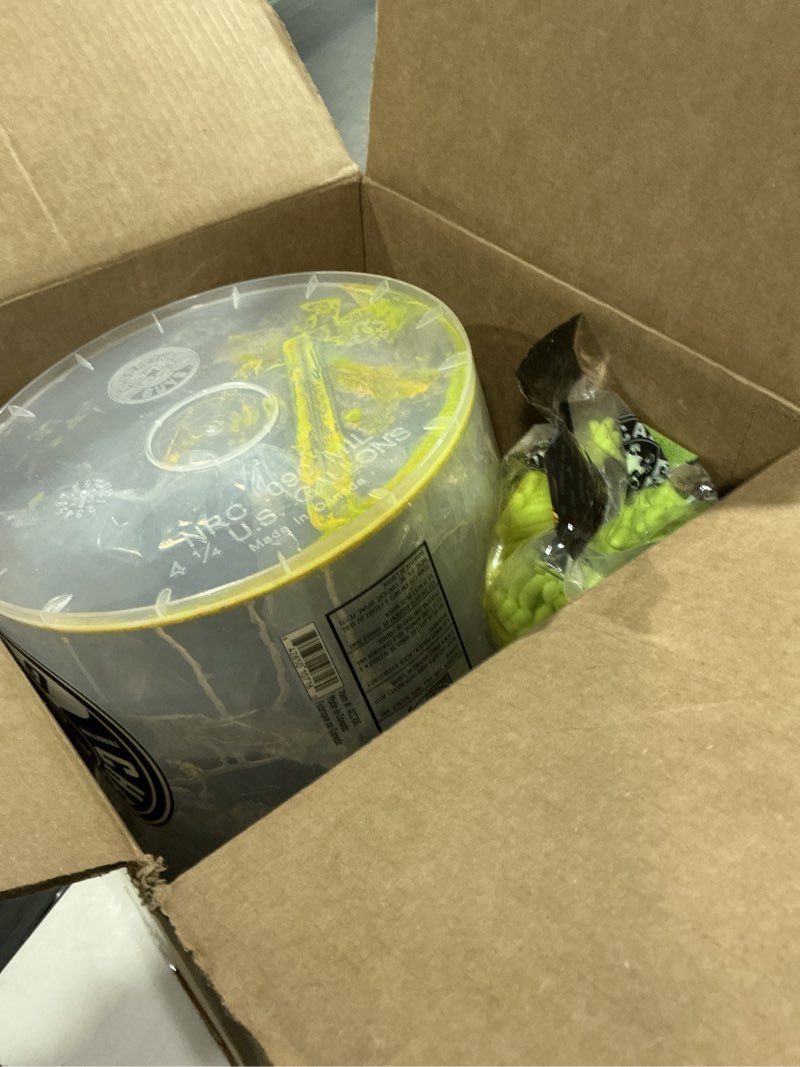 Condition photo showing Good Condition for Chemical Guys Ultimate Scratch-Free Detailing Car Wash Bucket Kit with Accessories, Car Detailing Kit With Dirt Trap, Wash Mitt, Lid, and 16 oz Soap, Safe For Trucks, SUVs, Motorcycles, RVs HOL133