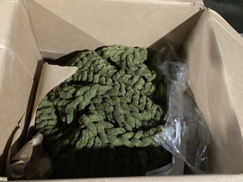 Condition photo showing Good Condition for Maetoow Tighter Version Chenille Chunky Knit Blanket Throw 40×50 Inch, Handmade Warm & Cozy Blanket Couch, Bed, Home Decor, Soft Fleece Banket, Boho Thick Blankets and Giant Yarn Throws?Olive Green Olive Green 40''x50''