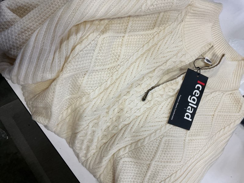 Condition photo showing Good Condition for men's merino wool zip neck fisherman sweater size xl