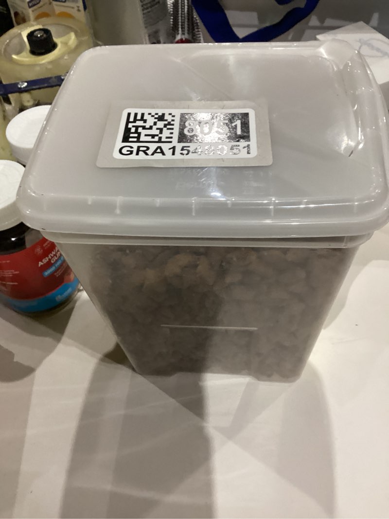 Condition photo showing New/Like New for Temptations Classic Tasty Chicken Flavor Crunchy And Soft Dry Cat Treats  30 Oz Tub