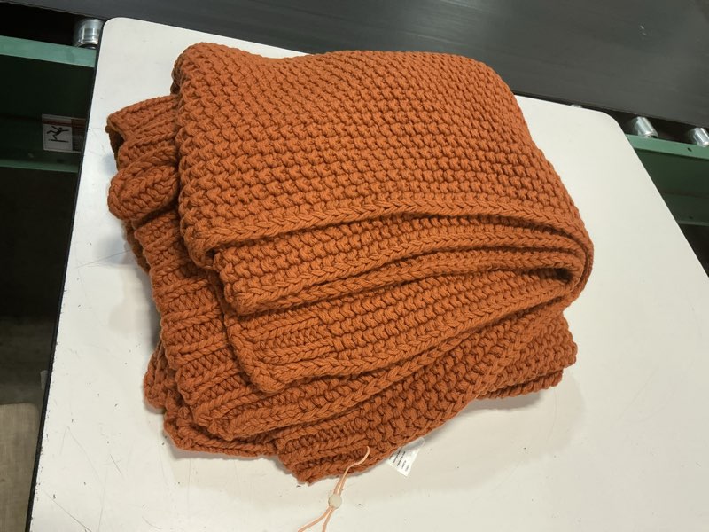 Condition photo showing Good Condition for quince cotton fisherman throw 50in x 60in color: terracotta