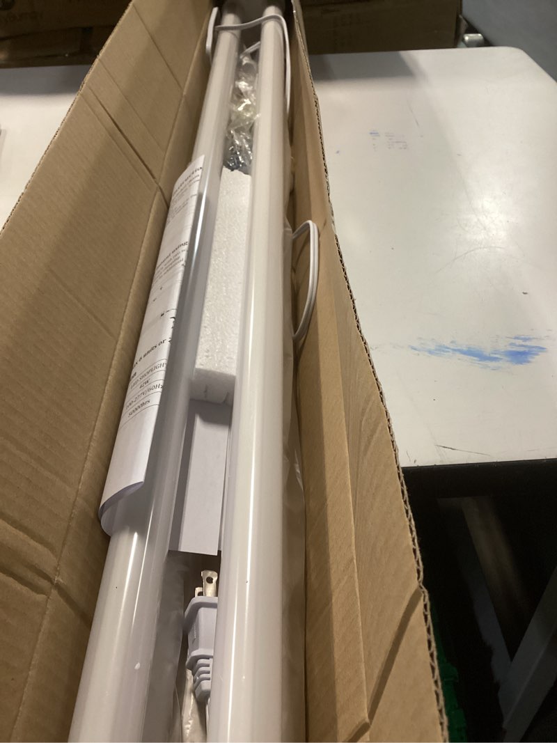 Condition photo showing Good Condition for hykolity 2 pack 4ft linkable led shop light for garage, 4400lm, 4ft 42w utility light fixture, 5000k daylight led workbench light with plug, hanging or surface mount, white - etl 42w-white