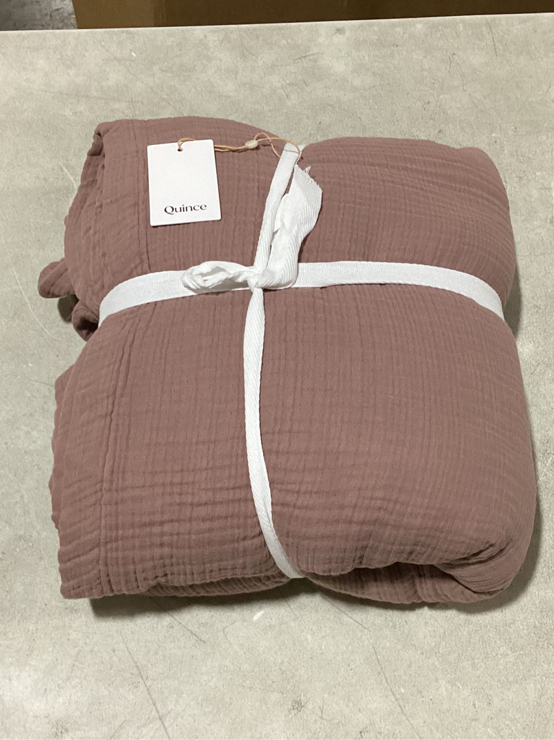 Condition photo showing Good Condition for quince organic cotton gauze blanket color fig 