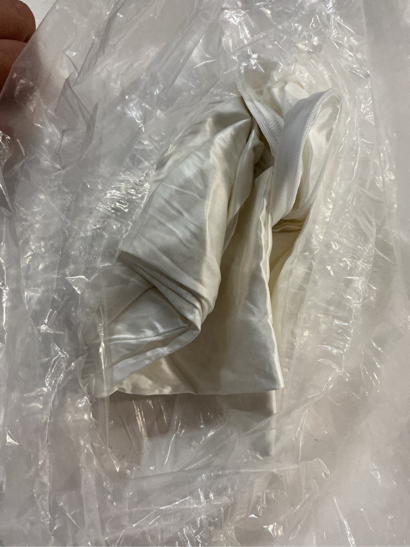 Condition photo showing Good Condition for 100% mulberry silk pillowcase, king, white