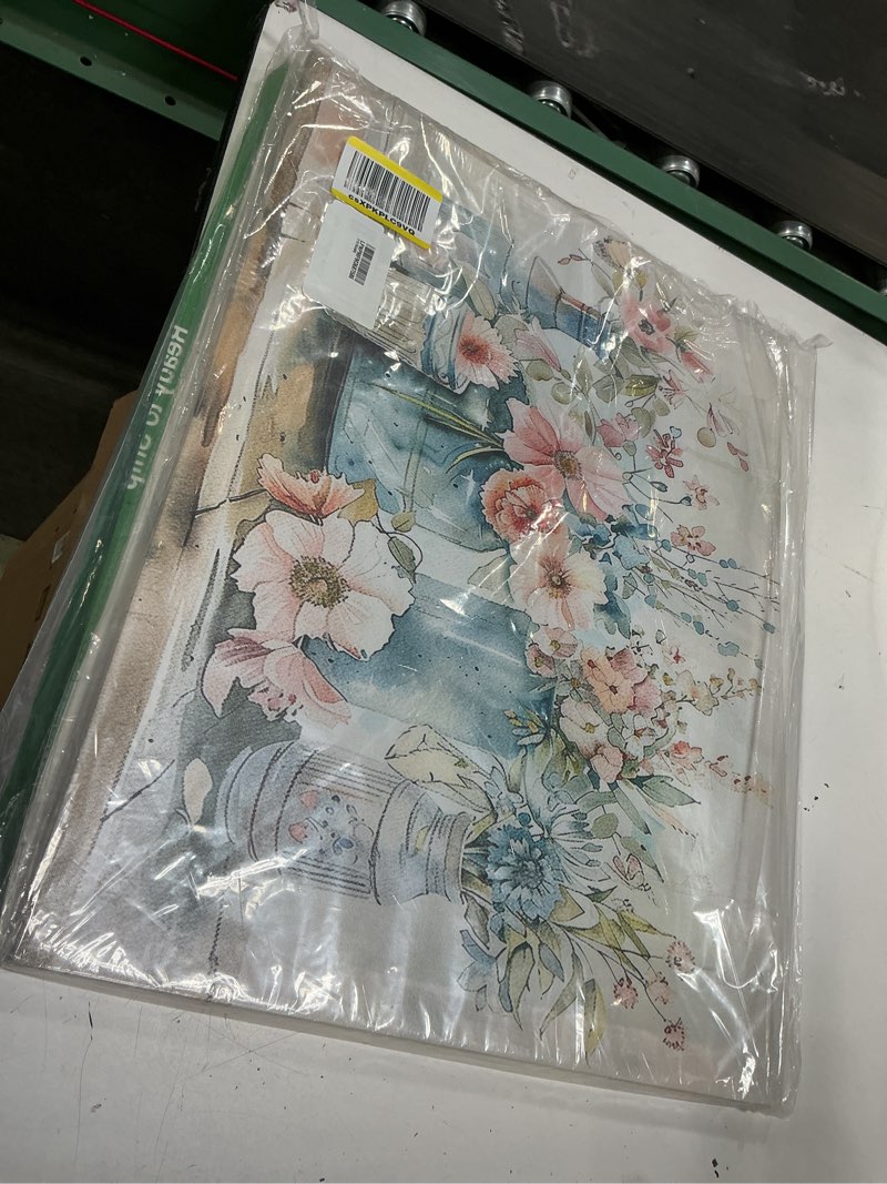 Condition photo showing Good Condition for floral wall..eady to hang 18x24\" 