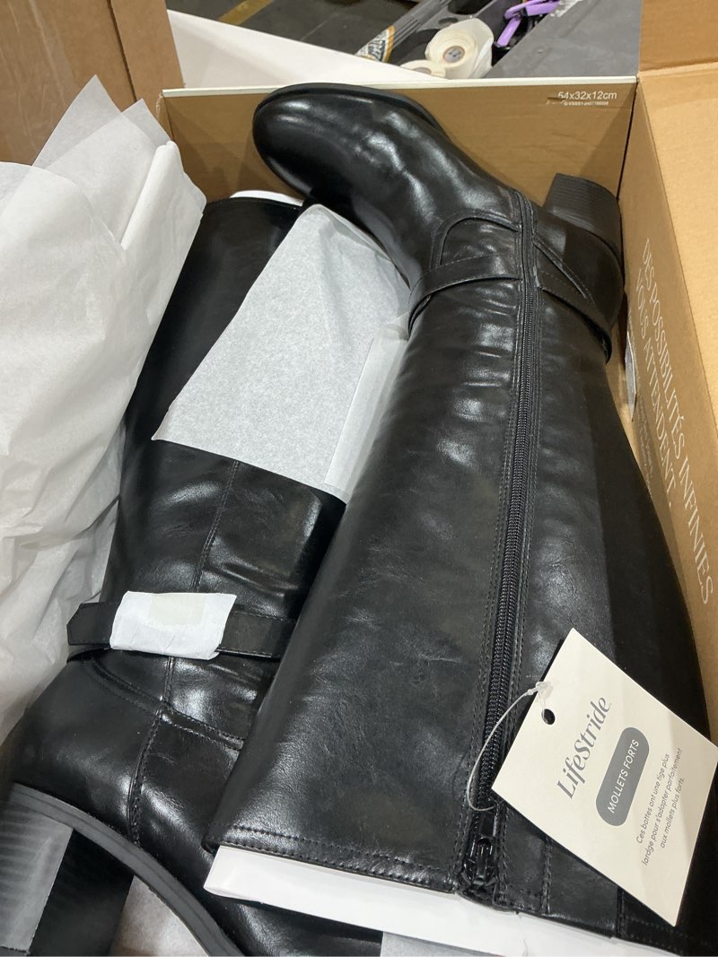 Condition photo showing New/Like New for lifestride women's legend 9.5 wide black