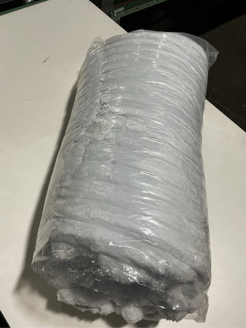 Condition photo showing Good Condition for BEDELITE Fleece Full Comforter Set -Super Soft & Warm Fluffy Bright White Bedding, Luxury Fuzzy Heavy Bed Set for Winter with 2 Pillow Cases Bright White Full