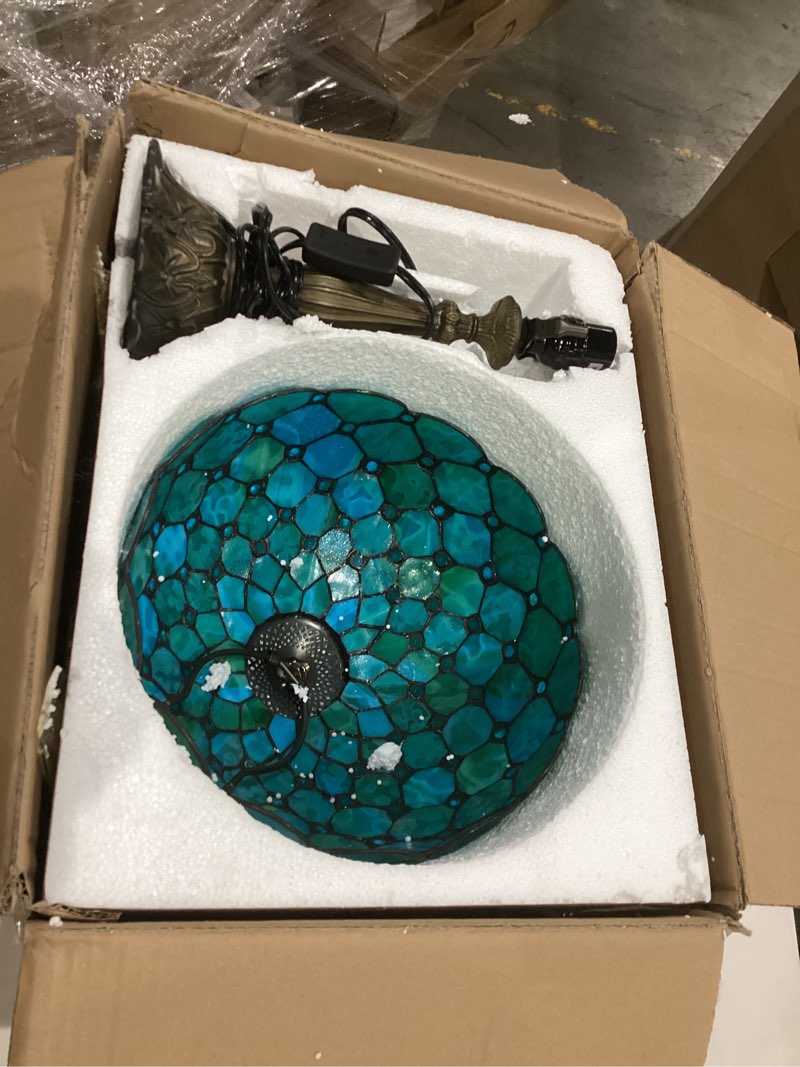 Condition photo showing Good Condition for stained glass lamp