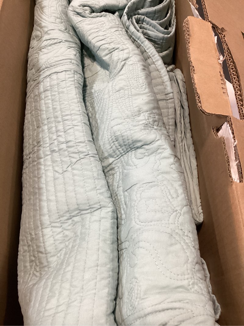 Condition photo showing As Is for HoneiLife California King Quilts - Oversized King Bedspreads 128x120, Rustic Bedding Sets 4-Piece,Reversible Coverlets Lightweight Bed Cover for All Season Use-Sage Green Super King-128"x120" Sage Green