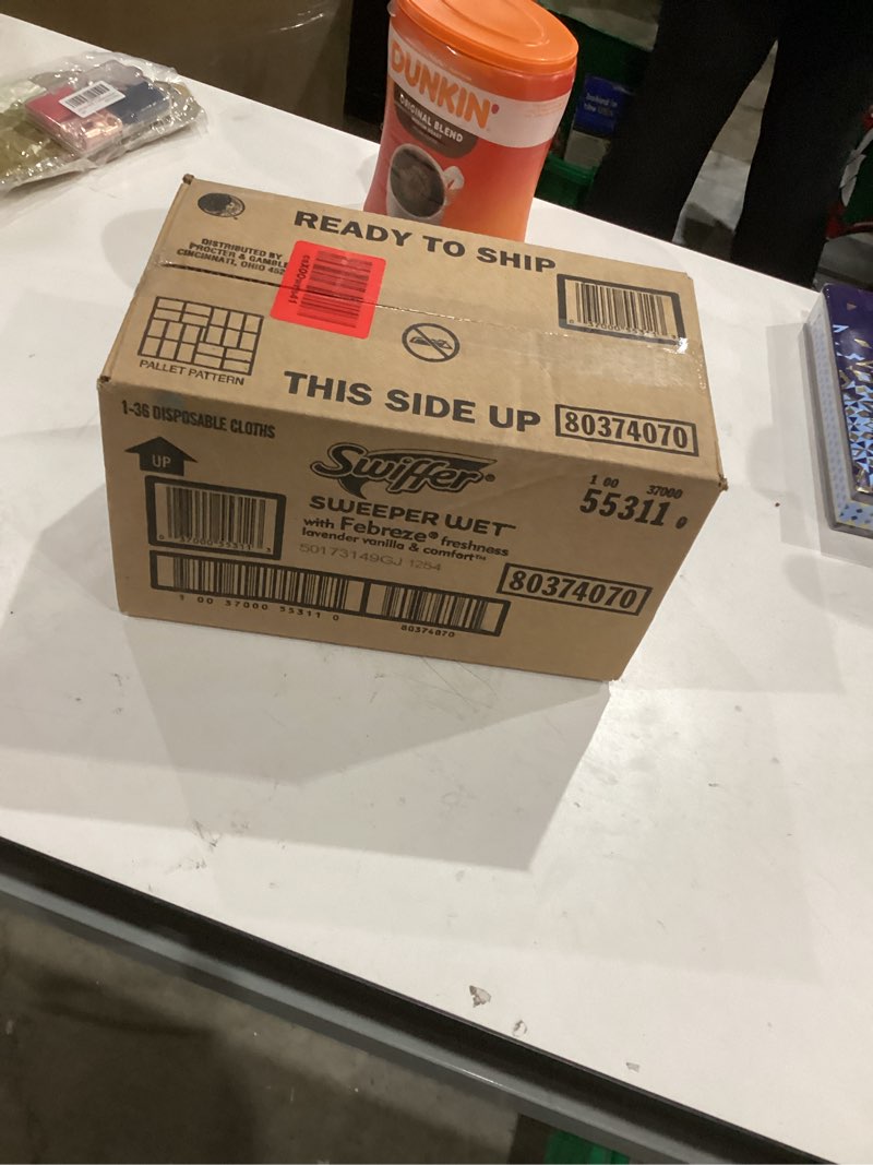 Condition photo showing New/Like New for Procter & Gamble PGC55311 10 x 8 in. Lavender Vanilla & Comfort Wet Refill Cloths  White - Pack of 36