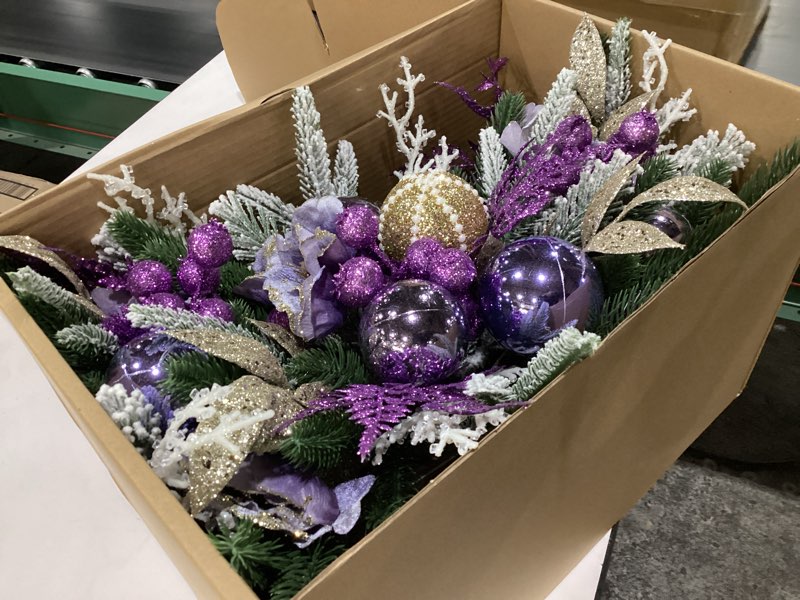 Christmas floral arrangment wooden box