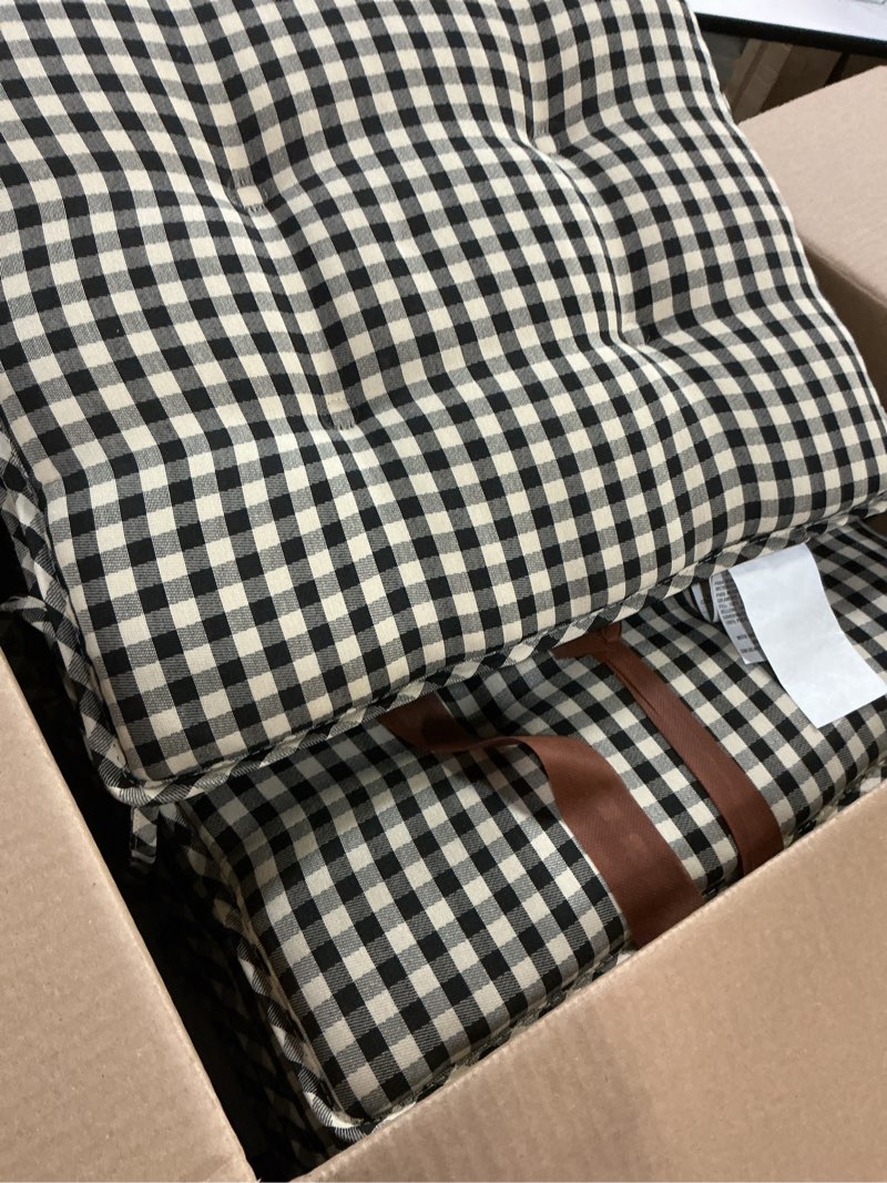 Condition photo showing Good Condition for non-slip gripper gingham rocking chair cushion 20”x17”set of 6