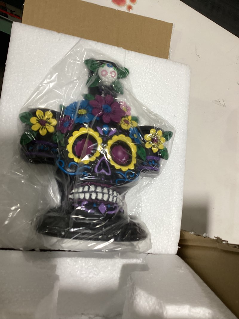 Bechivie Day o Skull figurine