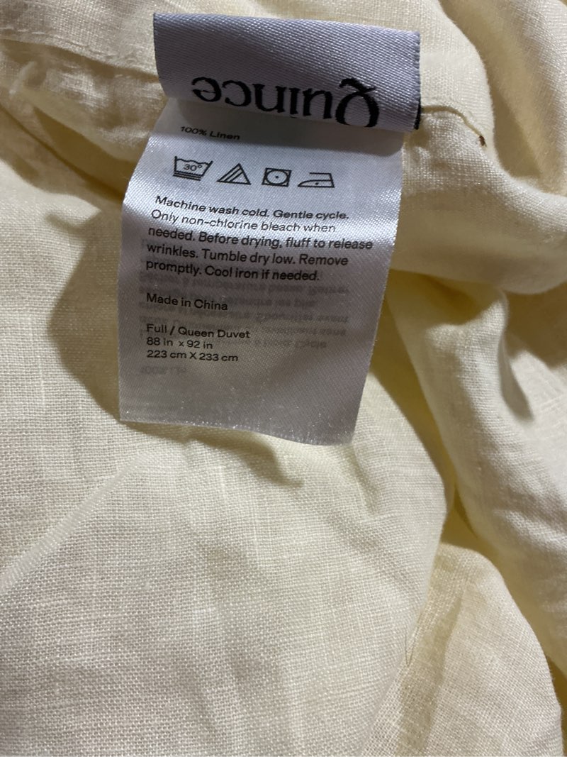 Condition photo showing Good Condition for checkered matelasse duvet cover only.