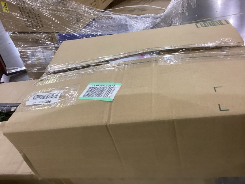 Condition photo showing New/Like New for Comforter